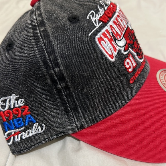 Mitchell & Ness Chicago Bulls “back 2 back” dads hats - Picture 2 of 6